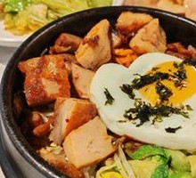 Grilled Chicken Leg Stone Pot Rice