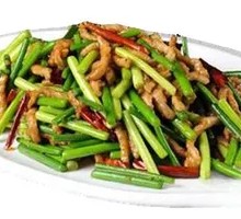 Stir-Fried Pork Shreds with Garlic Chives