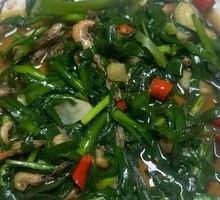 Stir-fried河虾 with leeks
