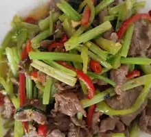 Stir-Fried Beef with Yellow Onion