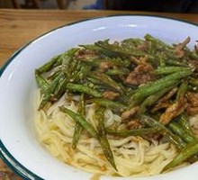 Braised Lentils with Shredded Pork Noodles