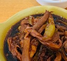 Stir-fried eggplant with pepper and shredded pork in noodle soup