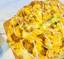 Golden Salted Egg Yolk Chicken Pizza