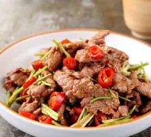 Stir-Fried Beef with Yellow Onion
