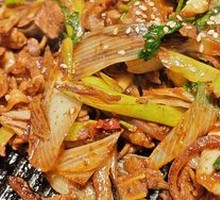 Beijing-style Scallion Stir-fried Lamb