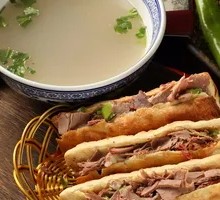 Donkey Meat Fire Cake with Donkey Offal Soup