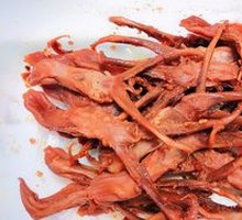 Vacuum-roasted duck tongue