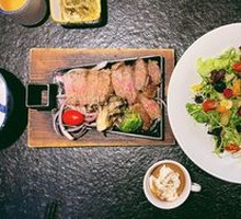 Sizzling Garlic Wagyu with Enoki Mushrooms