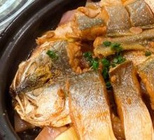 Braised Yellow Croaker in Clay Pot