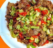 Stir-Fried Beef with Yellow Onion