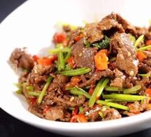 Stir-Fried Beef with Yellow Onion