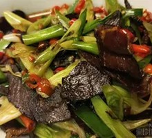 Stir-fried腊牛肉 with Green Garlic