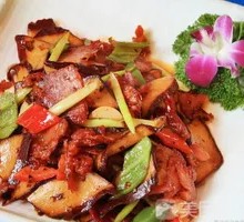 Fried dried tofu with cured pork