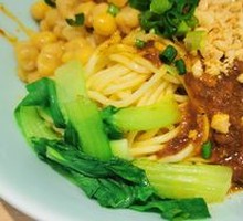 Pea and Meat Sauce Noodles