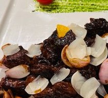 Black Pepper Beef Cubes with Lily