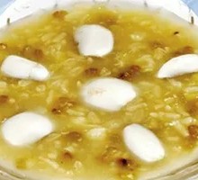 Coix Seed, Lily Bulb, and Mung Bean Porridge
