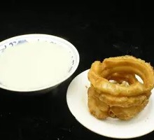 Soybean Juice with Fried Dough Rings