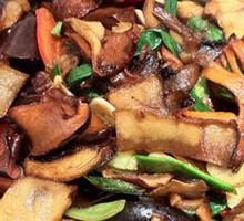 Stir-fried King Oyster Mushrooms with Black Trumpet
