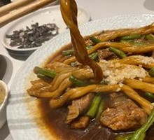 Stewed Spare Ribs with Green Beans and Steamed Bun