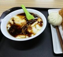 Tofu pudding with fried dough sticks