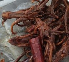 Vacuum-roasted duck tongue