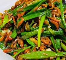 Stir-fried河虾 with leeks