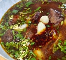 Sauce-Flavored Beef Noodles