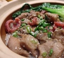 Cured Sausage and Chicken Claypot Rice