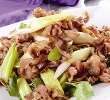 Scallion Stir-Fried Lamb Rice Bowl