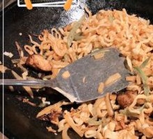 Stir-Fried Noodles in Iron Pot
