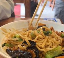 Wood Ear Mushroom and Pork Noodles