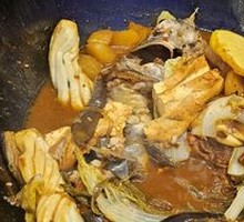 Stewed Pork Ribs in Iron Pot