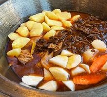 Stewed Rooster in Iron Pot