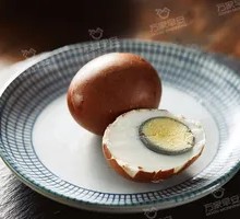 Boiled chicken eggs in plain water