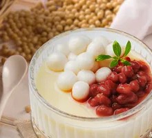 Red Bean and Glutinous Rice Balls in Cold Tofu Pudding