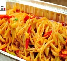 Steamed Enoki Mushrooms with Garlic and Rice Noodles
