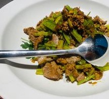 Stir-Fried Beef with Yellow Onion