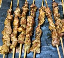 Charcoal-grilled Lamb Skewers