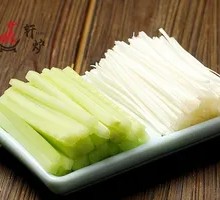 Bamboo Shoots with Green Onion Strips