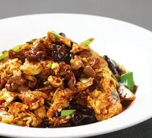 Sour Stir-Fried Egg with Wood Ear Mushrooms