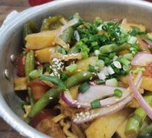 Braised Pork with Beans and Noodles