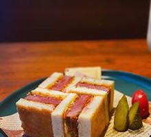 Trendy Filet Mignon Sandwich