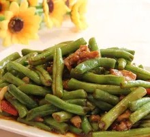 Stir-fried Bean Curd with Meat Noodles