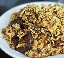 Sour Stir-Fried Egg with Wood Ear Mushrooms