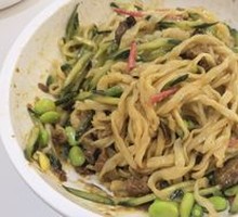 Beijing-style Braised Pork丁 Noodles