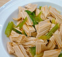 Celery with Yellow Skin Tofu Shreds