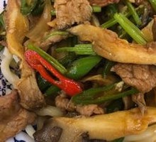 Stir-Fried Yellow Beef Noodles
