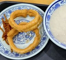 Tofu Juice with Fried Dough Rings