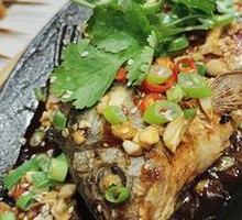 Sautéed Crucian Carp on Iron Plate
