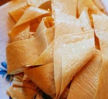 Oil-soaked tofu skin